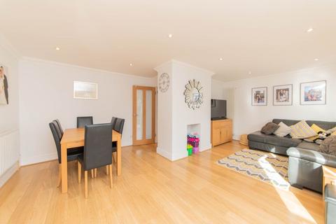 7 Chatsworth Close, Borehamwood, WD6 1UE