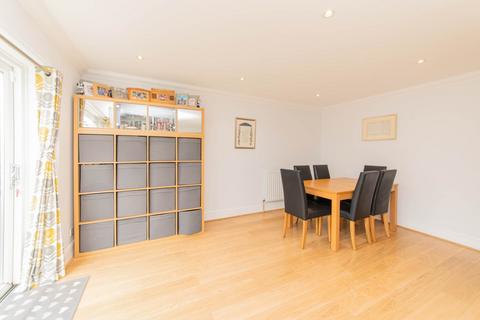 7 Chatsworth Close, Borehamwood, WD6 1UE