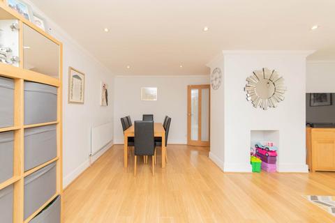 7 Chatsworth Close, Borehamwood, WD6 1UE