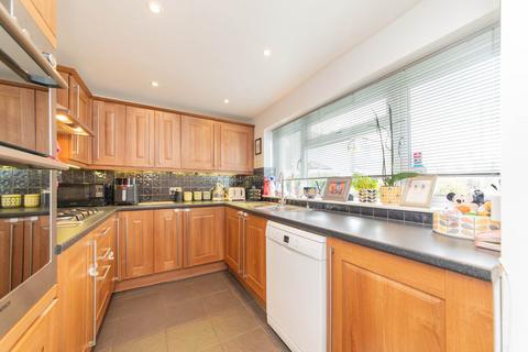7 Chatsworth Close, Borehamwood, WD6 1UE