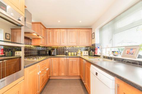 7 Chatsworth Close, Borehamwood, WD6 1UE
