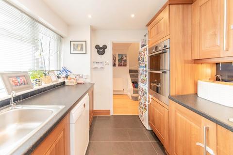 7 Chatsworth Close, Borehamwood, WD6 1UE