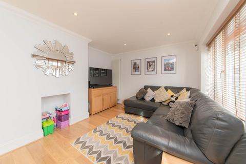 7 Chatsworth Close, Borehamwood, WD6 1UE