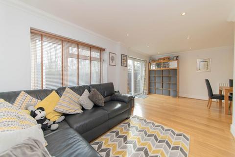7 Chatsworth Close, Borehamwood, WD6 1UE