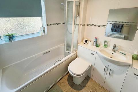 16 Denis Close, Leicester, LE3 6DQ