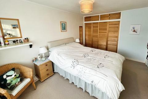 16 Denis Close, Leicester, LE3 6DQ