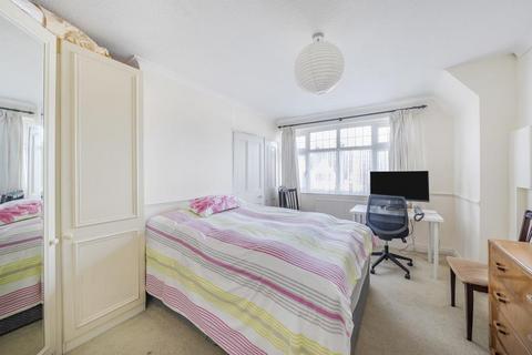 135 Regal Way, Harrow, HA3 0SG