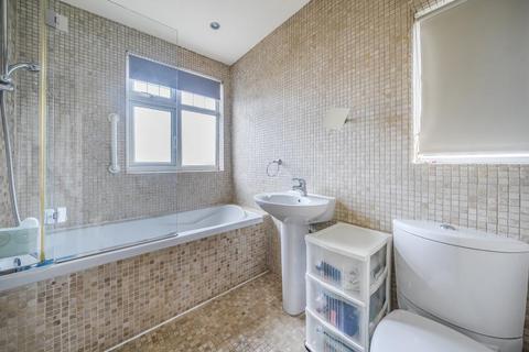 135 Regal Way, Harrow, HA3 0SG
