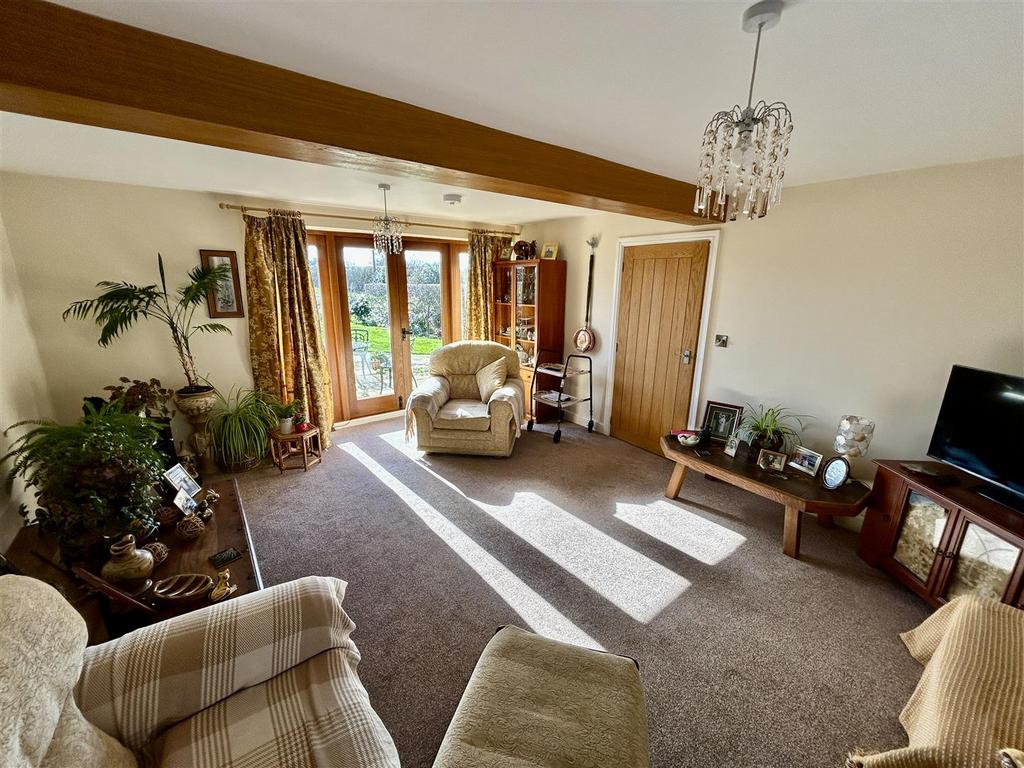 Lounge1.JPG