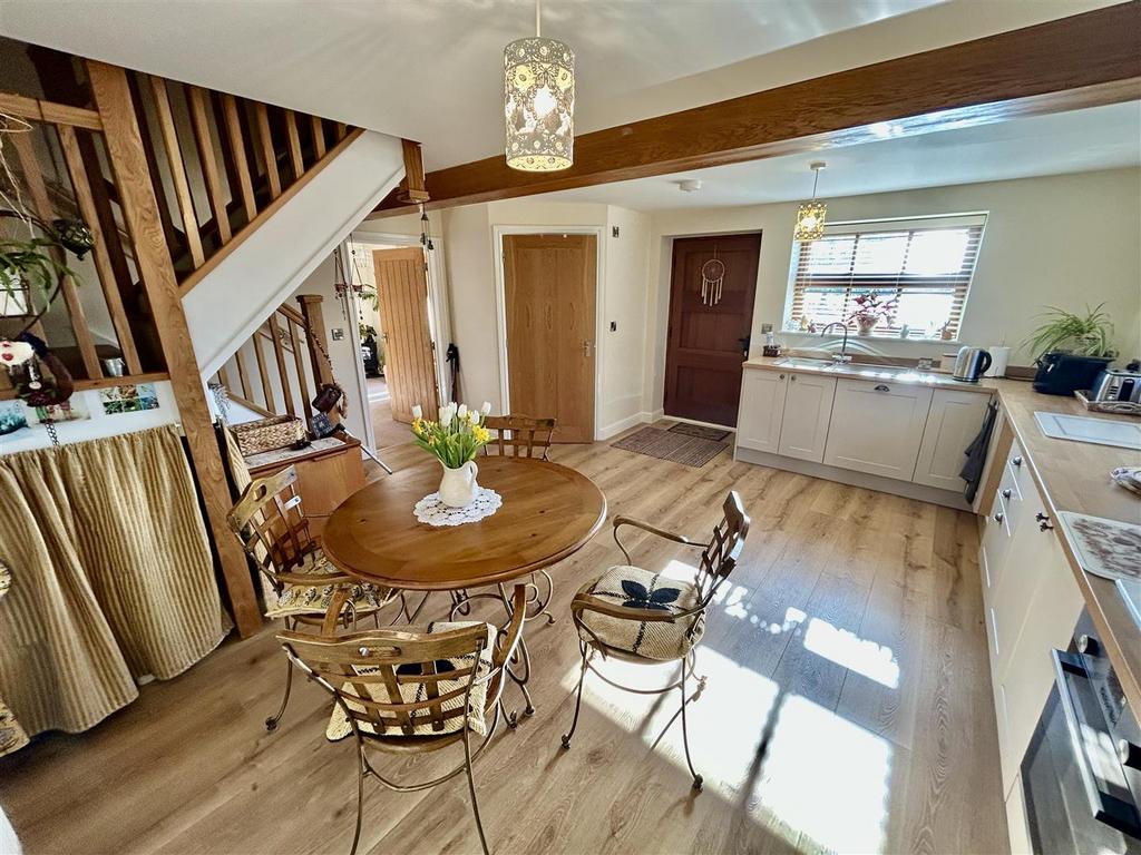 Kitchen1.JPG