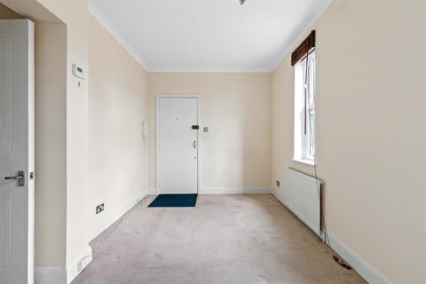 1 bedroom flat for sale, Holmesdale Road, London