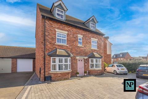 5 bedroom detached house for sale, Clover Close, Tamworth, B79