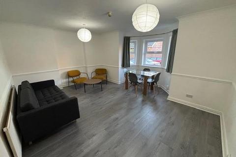 2 bedroom flat to rent, Exeter Court, Wilmslow Road, Manchester