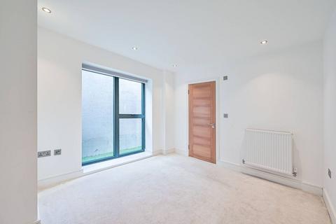 3 bedroom flat to rent, Claybury, WD23, Bushey, WD23