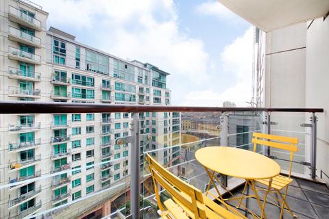 2 bedroom flat for sale, Flagstaff House, 10 St. George Wharf, London