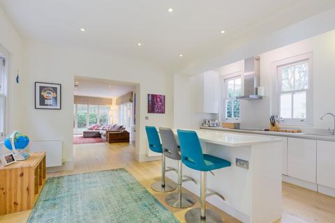 3 bedroom flat for sale, Sutherland Avenue, London