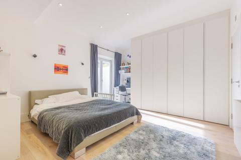 3 bedroom flat for sale, Sutherland Avenue, London