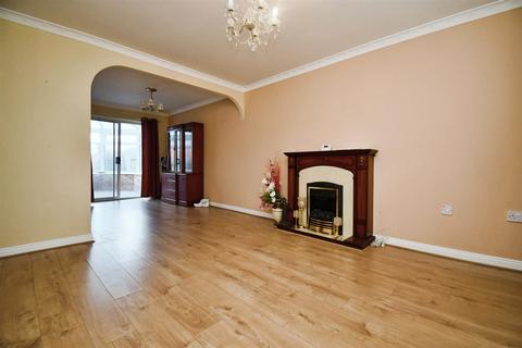 3 bedroom detached house for sale, Clearwaters, Kingswood, Hull