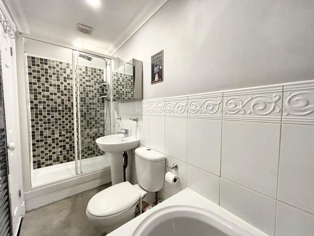 En-Suite Bathroom