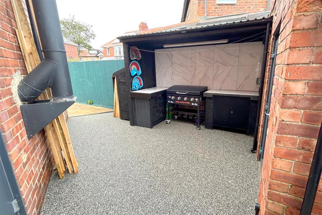 Side Area/Barbeque