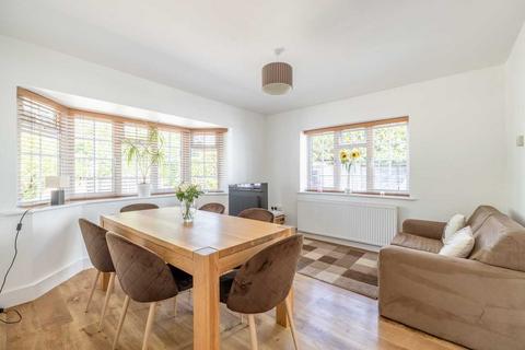 4 bedroom chalet for sale, Riverside, Wraysbury TW19