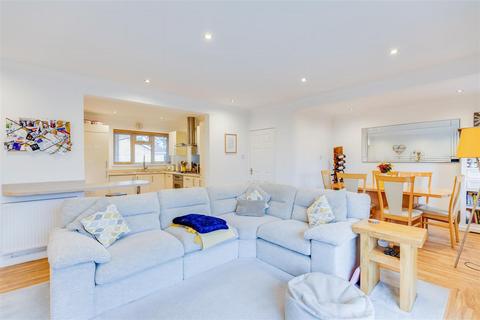 17 Barbrook Close, Lisvane, Cardiff, CF14 0XG