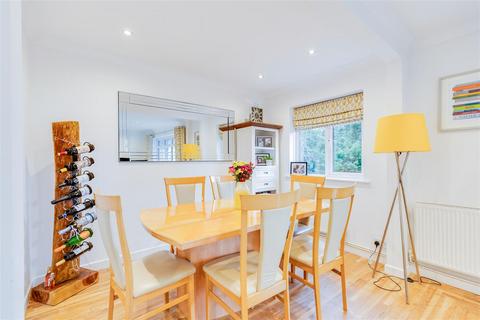 17 Barbrook Close, Lisvane, Cardiff, CF14 0XG
