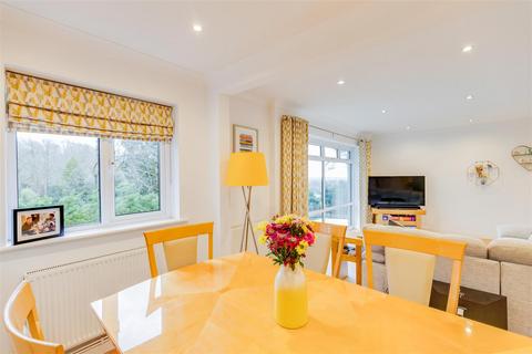 17 Barbrook Close, Lisvane, Cardiff, CF14 0XG