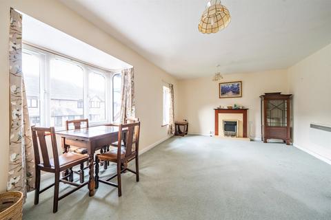 2 bedroom flat for sale, White Horse Court, Storrington, Pulborough, West Sussex, RH20