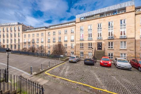 28/6 Fettes Row, Edinburgh, EH3 6RL