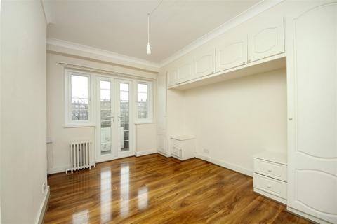 3 bedroom flat to rent, Chiswick Village, W4