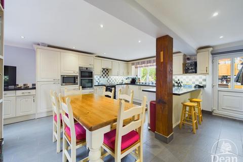 4 bedroom detached house for sale, Symonds Yat Rock