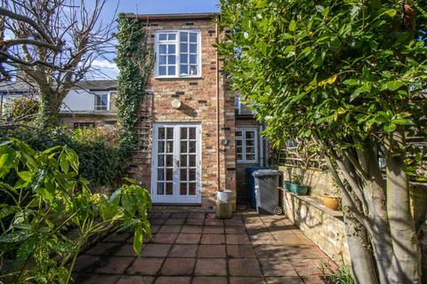 3 bedroom terraced house to rent, Perowne Street, Cambridge