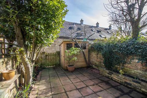 3 bedroom terraced house to rent, Perowne Street, Cambridge