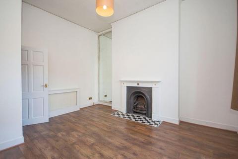 1 bedroom flat to rent, Sutherland House, Queenstown Road SW8