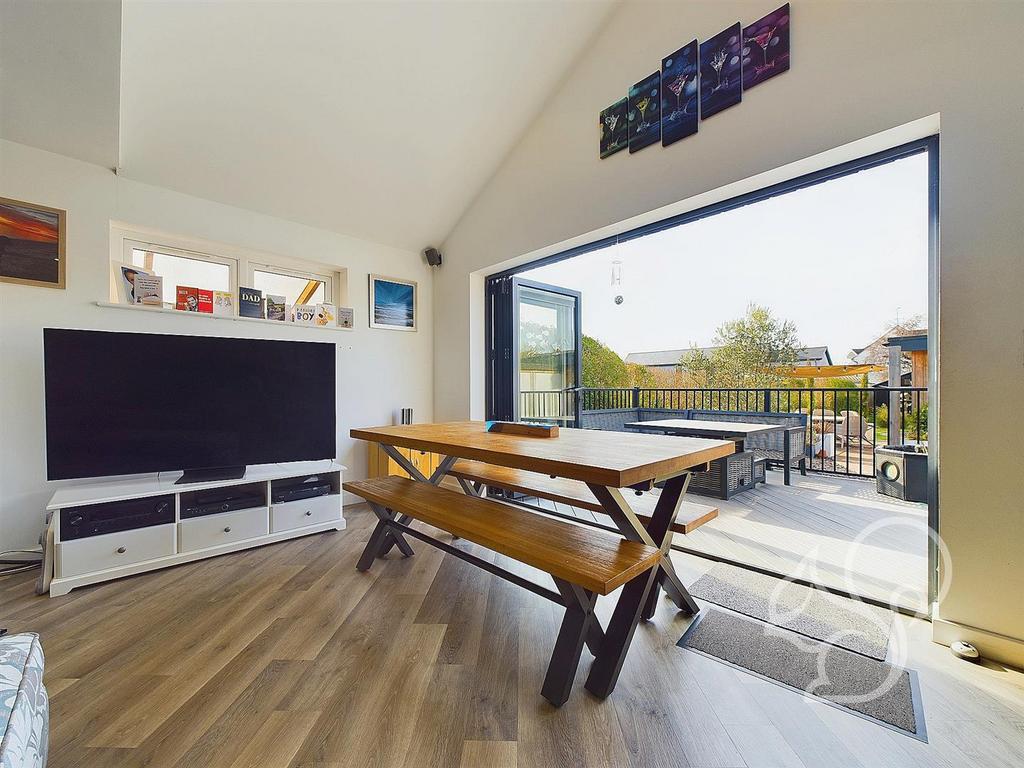 Dining area to bifolds