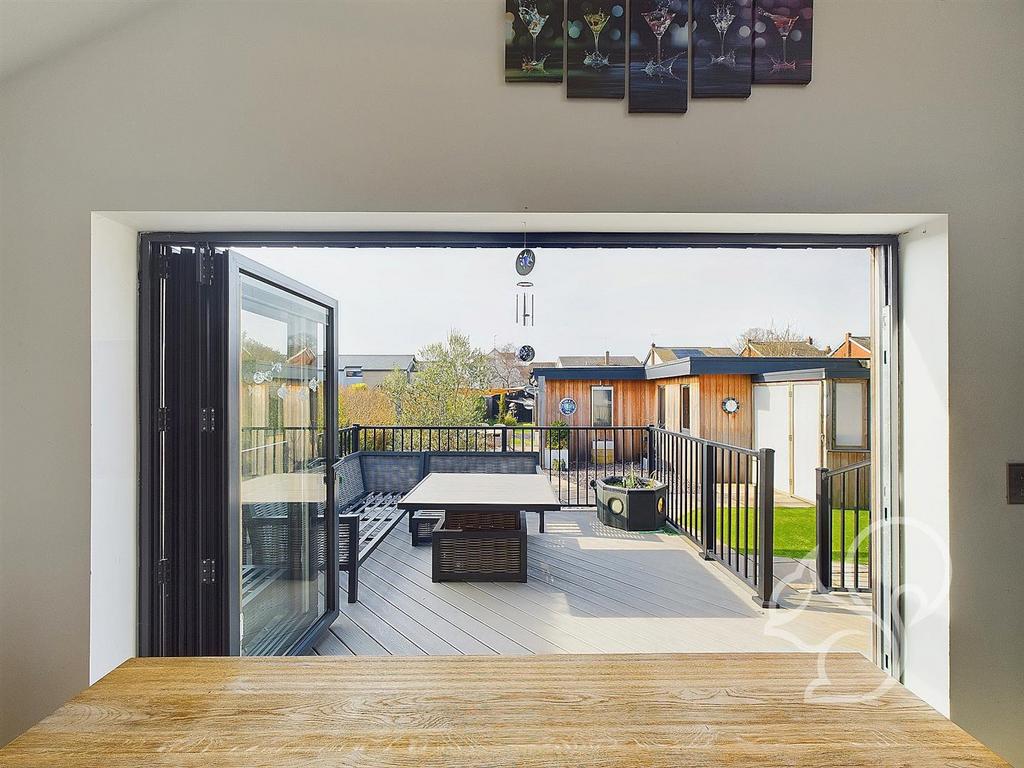 Bi folds to gardens