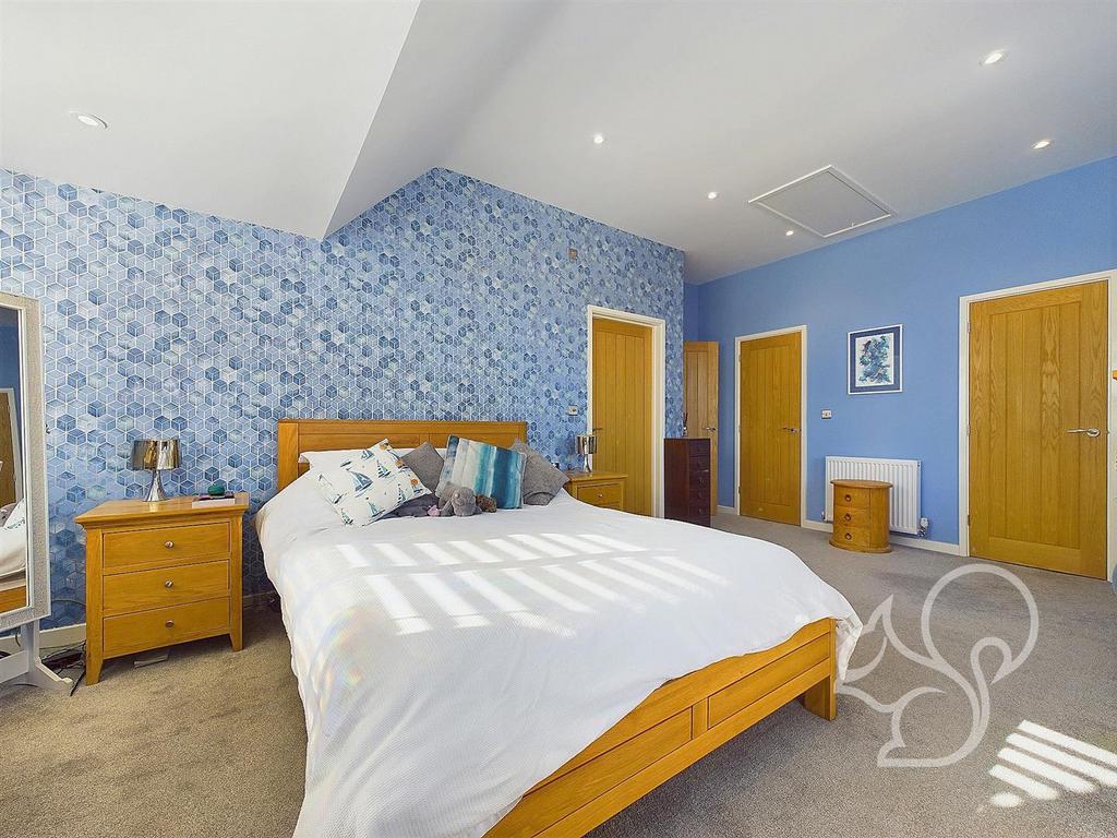 Principal bedroom