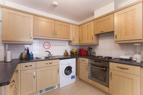 2 bedroom flat to rent, Eastern Avenue, ILFORD IG2