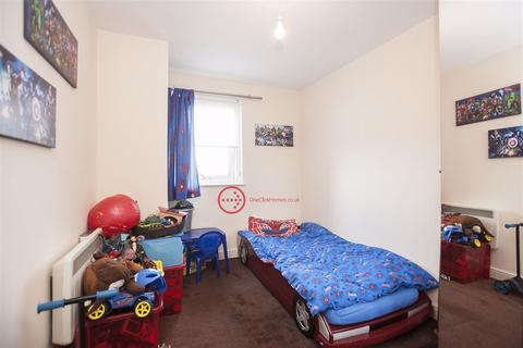 2 bedroom flat to rent, Eastern Avenue, ILFORD IG2