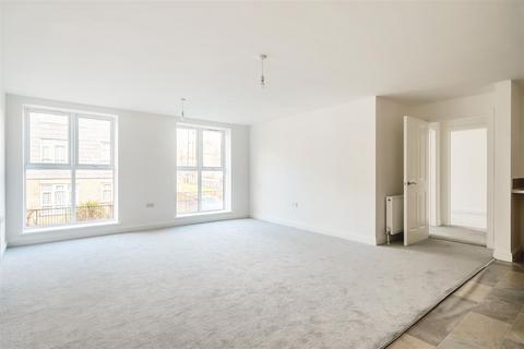 2 bedroom flat for sale, Suffolk Road, London