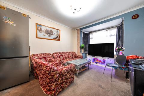 3 bedroom terraced house for sale, Sussex Road, Southall, UB2