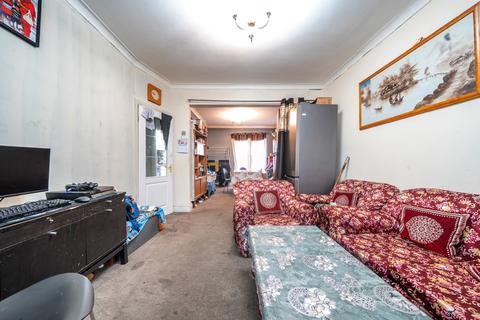 3 bedroom terraced house for sale, Sussex Road, Southall, UB2