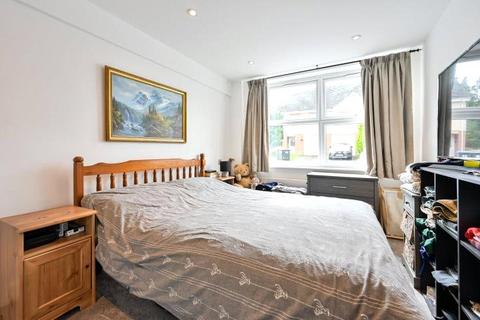 1 bedroom flat for sale, Copse Road, Surrey GU21