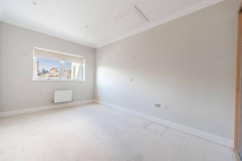 2 bedroom flat for sale, London Road, Stanmore, HA7