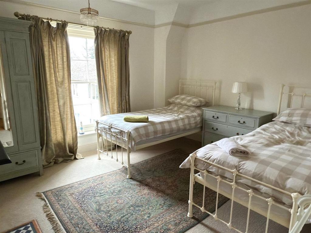 BED 2.jpg