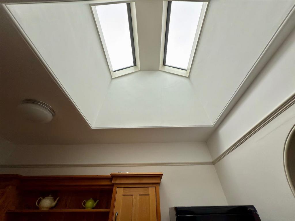 KITCHEN SKY LIGHT.jpg