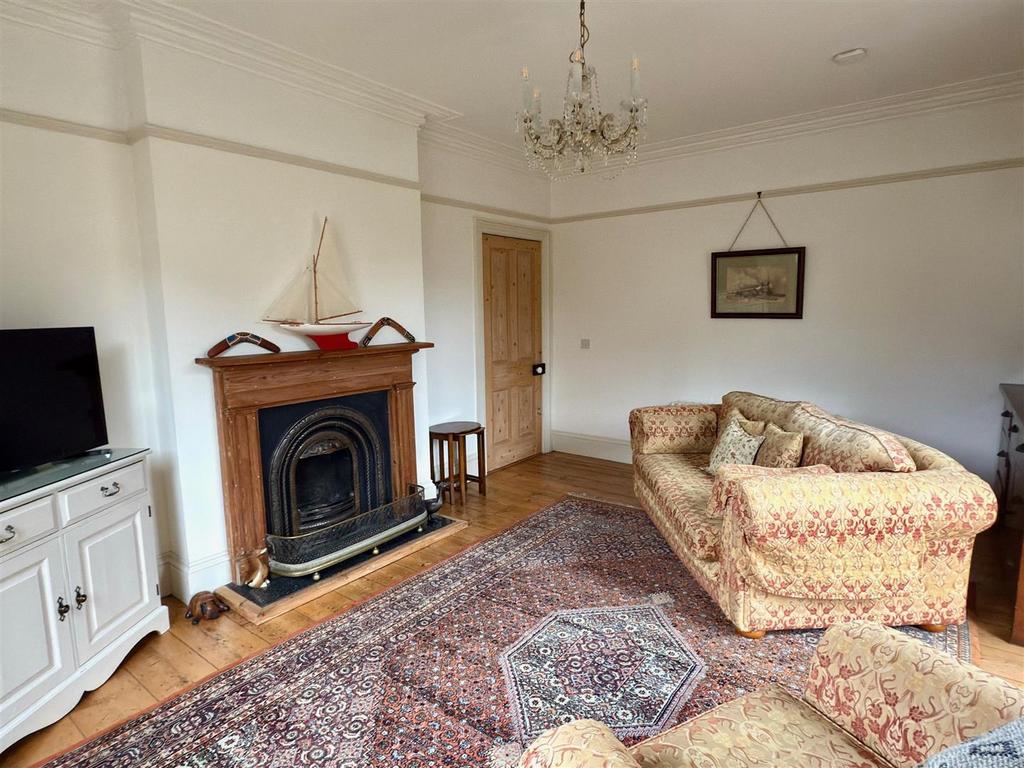 LOUNGE AREA.jpg