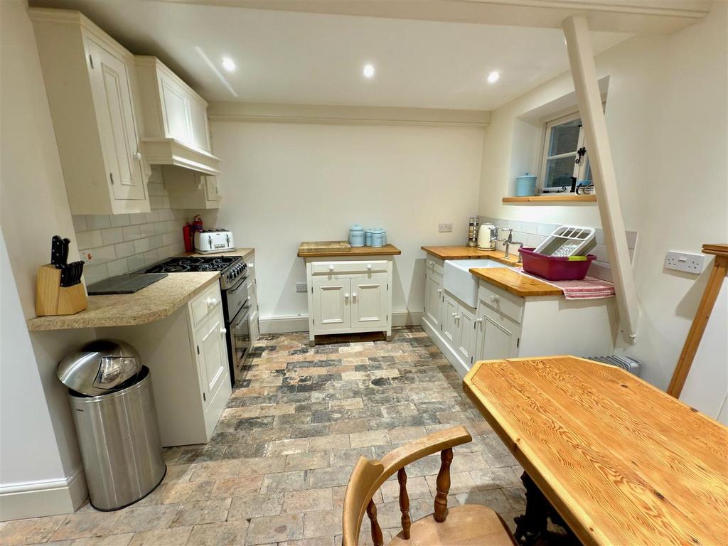 BREAKFAST KITCHEN.jpg