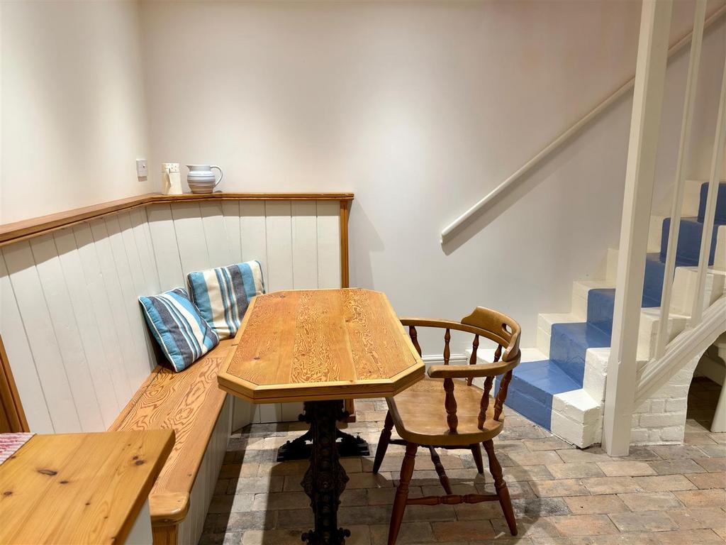 BREAKFAST AREA.jpg